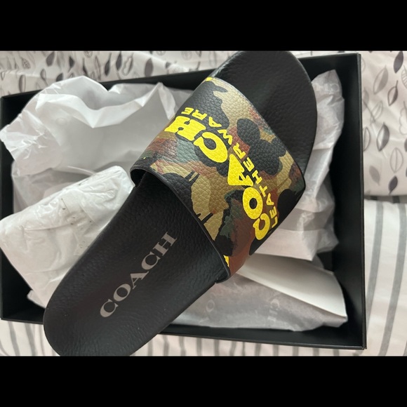 NWT Coach XL Leather trim camo lined tote 6 set—-price drop for today only - Picture 14 of 16